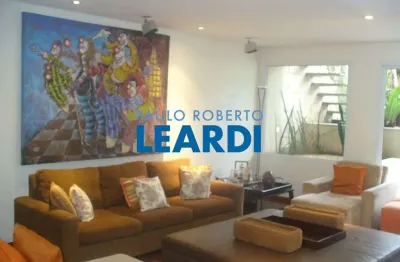 Casa à venda na rua guaçu, 186, sumaré, são paulo por r$ 4.750.000
