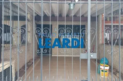 Casa à venda na travessa emília alba, 88, lapa de baixo, são paulo por r$ 680.000