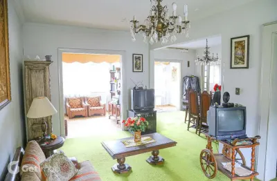 Casa com 5 quartos à venda na Rua Angatuba, --, Pacaembu, São Paulo por R$ 2.100.000