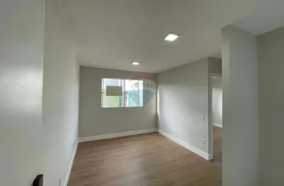 Todo reformado com piso vinílico e porcelanato no banheiro!