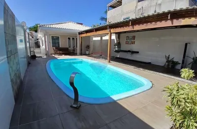 Alugo linda casa de 4 quartos e 2 suítes, na rua edgard b. franco – miragem/buraquinho – lauro de freitas (ba)