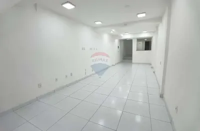 Alugo loja ampla de 100 m² reformada com subsolo na principal da boca do rio.