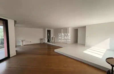 Apartamento amplo e sofisticado com 3 suítes, 212 m² privativos e 4 vagas de garagem.