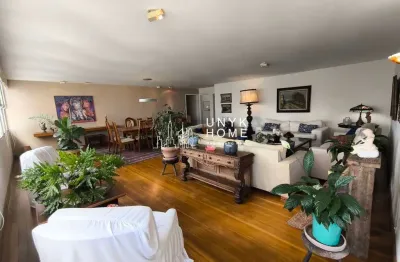 Apartamento com 226 m², assinado pelo renomado arquiteto paulo bastos, nos jardins!