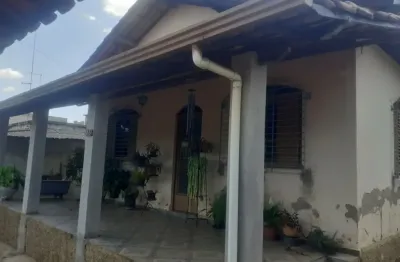Vendo casa colonial bairro mediterraneo (melo viana) -esmeraldas-mg.