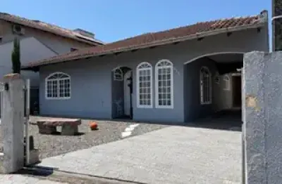 Casa com 3 quartos à venda na Rua México, 215, Floresta, Joinville