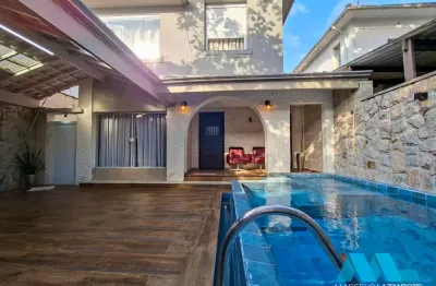 Sobrado com 4 quartos, 2 suítes, piscina, no boqueirão em santos