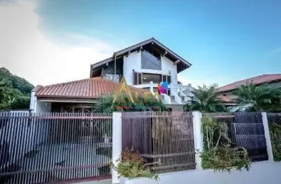 Oportunidade. Casa 4 Dorm. 2 Suítes, Mobiliada, Equipada e Decorada, 3 vagas, ,