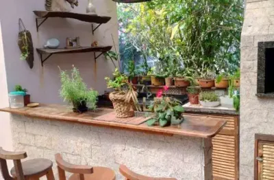 Casa com 3 quartos (2 suítes) à venda na meia praia – a 150 m do mar