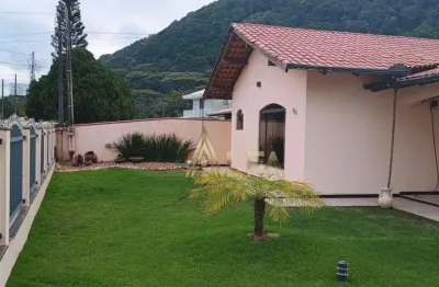 Casa excelente com terreno  de 1321m2  localizdada numa das principais avenidas do gravata