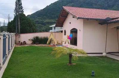 Casa excelente localizdada numa das principais avenidas do gravata