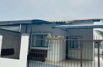 Casa com 2 dormitórios à venda, 130 m² por r$ 650.000 - praia de armação do itapocorói - penha/sc