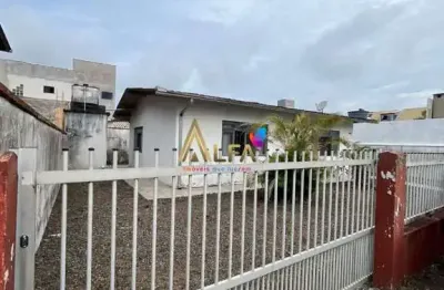 Casa com 2 dormitórios à venda, 60 m² por R$ 440.000,00 - Gravatá - Penha/SC