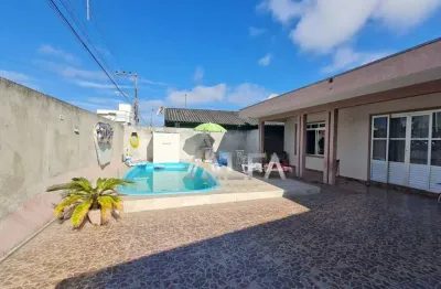 Casa com piscina à venda no centro de navegantes – 3 dormitórios e suíte