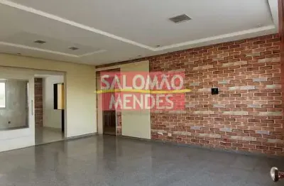 Apartamento único, super ventilado, com boa iluminação natural e excelente localização.