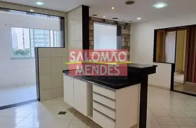 Apartamento único, super ventilado, com boa iluminação natural e excelente localização.