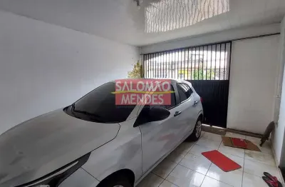 Casa junto a praça tancredo neves com garagem, 03 quartos. oportunidade.