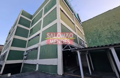 Edificio com 5 andares e elevador em São Brás. 60 vagas privativas