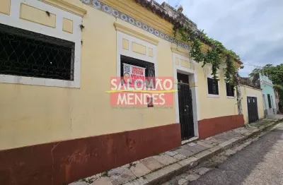 Sobrado histórico na cidade velha, hostels, restaurantes,