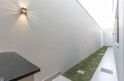 Casa com 3 quartos à venda na Rua Américo Lopes de Arantes, 312, Novo Mundo, Uberlândia