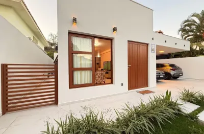 Casa térrea 3/4 sendo 2 suítes com dependência completa espaço gourmet