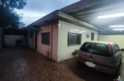 Casa à venda na Rua Tenente Américo Moretti, Santa Maria, Santos