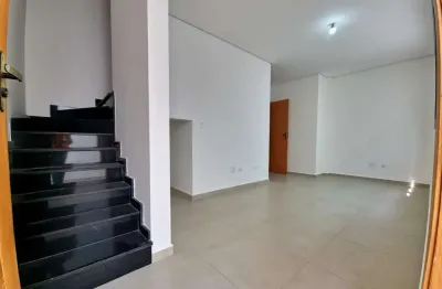 Sobrado à venda no bairro aparecida em santos, com 2 suítes.