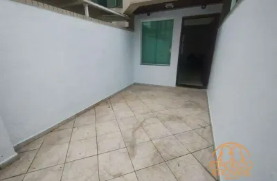 Casa sobreposta térrea – 3 dormitórios (2 suítes) e quintal