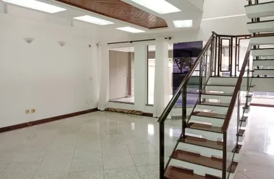 Sofisticação e espaço: 4 suítes com 4 vagas na rua enguaguaçu, ponta da praia!