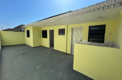 Casa à Venda em Santa Maria com Edícula Independente e 2 Vagas de Garagem