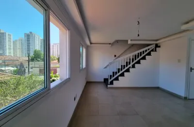 Casa Ampla com 3 Dormitórios e 2 Vagas na Rua Francisco da Silva Santos