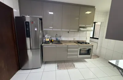 Apartamento Amplo com Suíte e Dependência no Centro de São Vicente