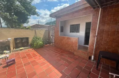 Duas Casas pelo Preço de Uma na Caneleira! 4 Dormitórios, 2 Banheiros e Vaga em Santos
