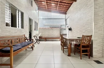 Ampla Residência à venda no Bairro Santa Maria - 4 Dorms, Suíte e Edícula