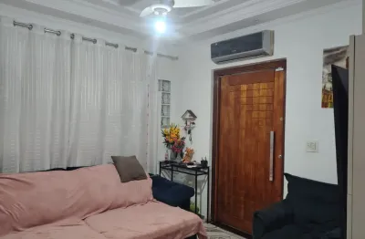 Casa à Venda em Santos - Vila N. Sra. de Fátima - 4 Quartos e 2 Suítes