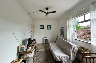 Apartamento com 2 Dormitórios no Centro de São Vicente – Oportunidade com Garagem Coletiva