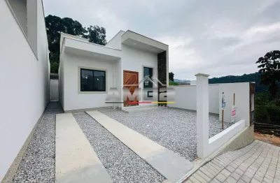 Casa baixa com 3 dormitórios sendo 1 suíte no poço fundo em brusque sc