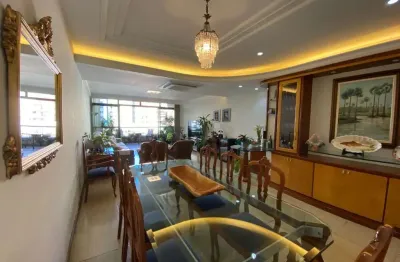 04 quartos com 02 suítes na Praia da Costa com 250m2 por R$ 1.6M