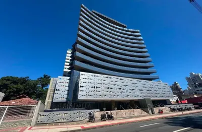 Sala no mubadalla office com opção de expandir para sala ao lado .