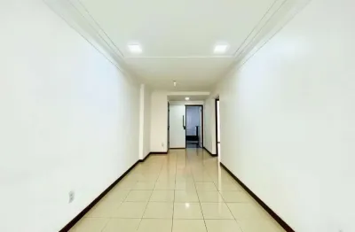 Apartamento com 2 dormitórios a poucos passos do mar, à venda, 80 m² por r$ 910.000 - praia da costa - vila velha/es