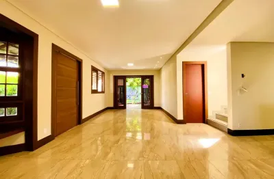 Linda casa em condomínio fechado, lazer privativo, reformada com 3 dormitórios à venda, 205 m² por R$ 1.600.000,00 - Praia de Itaparica - Vila Velha