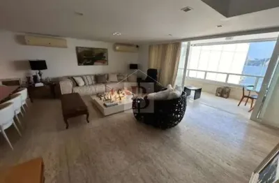 Cobertura de luxo à venda em Icaraí, Niterói-RJ: 3 quartos, 3 suítes, 2 salas, 2 vagas e 568m² de área. Aproveite!