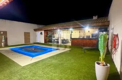 Casa deslumbrante e espaçosa na trindade, são gonçalo-rj: 3 quartos, 3 suítes, 2 salas, 4 banheiros, 1 vaga, 500m². venha conferir!