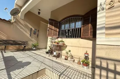 Imperdível casa à venda em santa rosa - niterói-rj: 4 quartos, 1 suíte, 2 salas, 3 banheiros e 251m² de área privativa