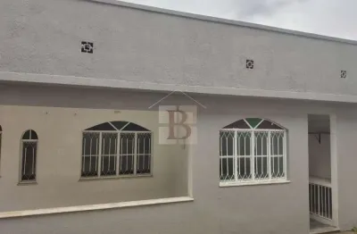 Casa à venda em São Gonçalo-RJ, Alcântara: 2 quartos, 1 sala, 1 banheiro, 2 vagas de garagem.