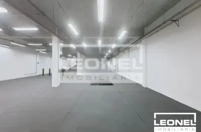 Salão comercial de 1600m² com 06 banheiros para locação - campos elíseos