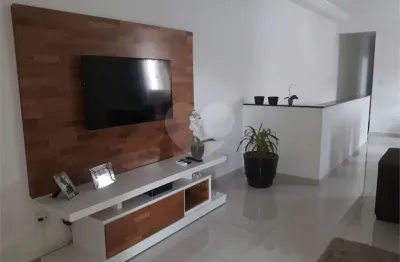 Casa com 3 quartos à venda na Rua Duque de Caxias, Campo Grande, Santos