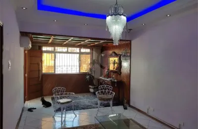 Casa com 3 quartos à venda na Rua Carlos Gomes, Marapé, Santos