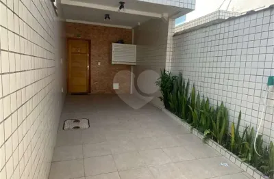 Casa com 3 quartos à venda na Rua Evaristo da Veiga, 238, Campo Grande, Santos