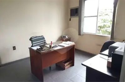 Sala comercial à venda na Avenida Rei Alberto I, Ponta da Praia, Santos